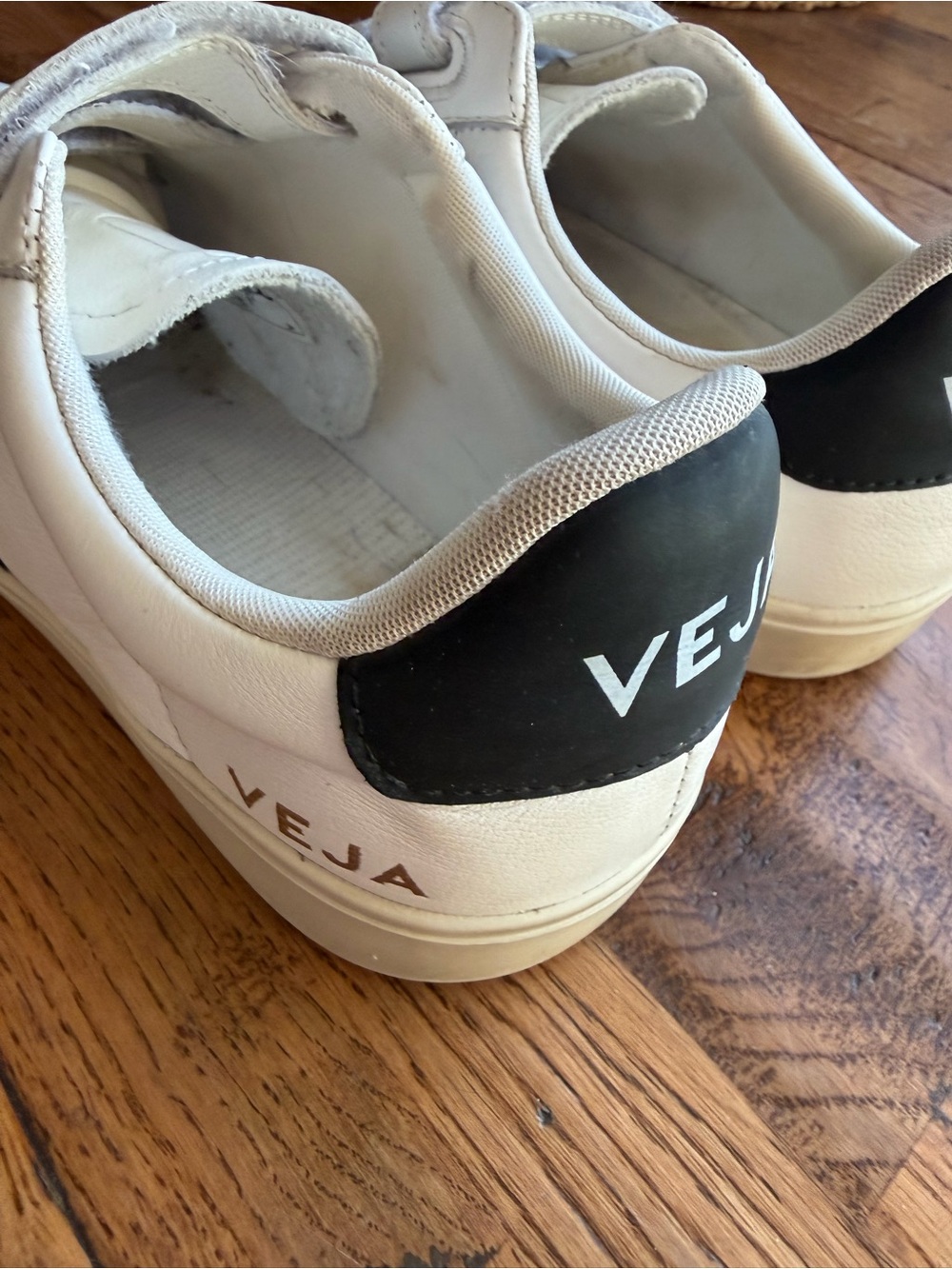 Veja Recife Sneaker in Extra White & Black - Picture 12 of 13